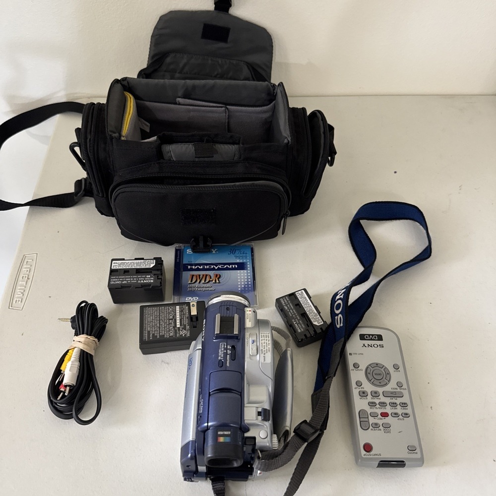 Vintage Sony Handicam DCR-DVD300 Works Excellent Condition
